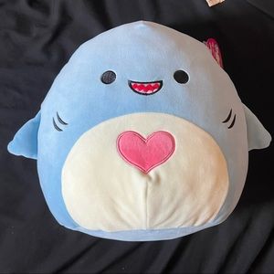 Squishmallow Rey the shark valentines edition 12"